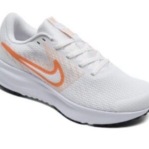 Brand New Never Worn Ladies Nike Running Shoes size 9.